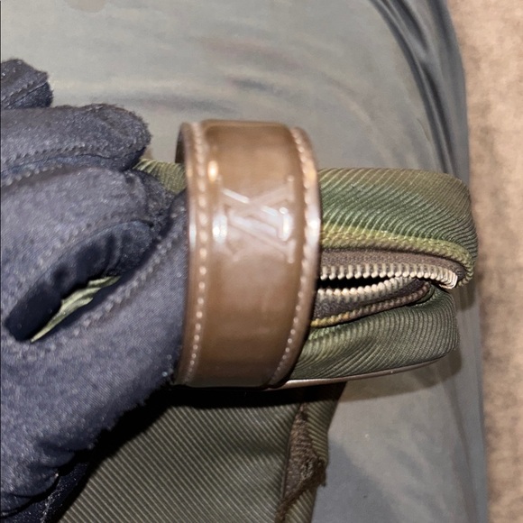 Louis Vuitton Khaki Men's Toiletry Bag Needs Repair - Picture 5 of 10